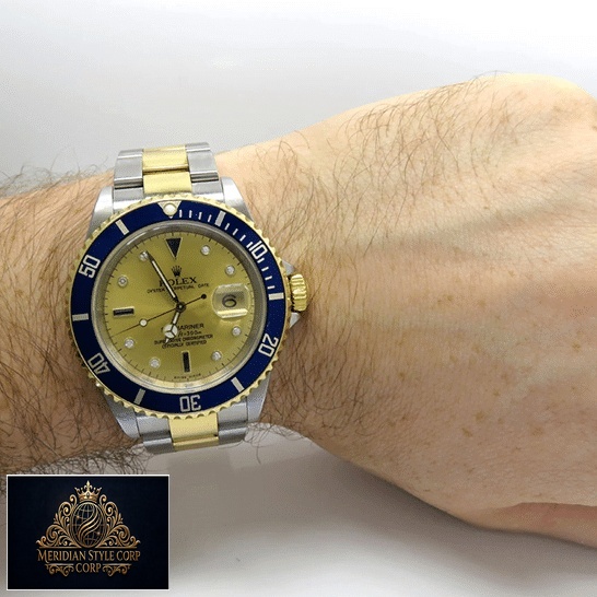 Rolex Submariner 16613 Yellow Gold Dial Blue Bezel Replica on his arm