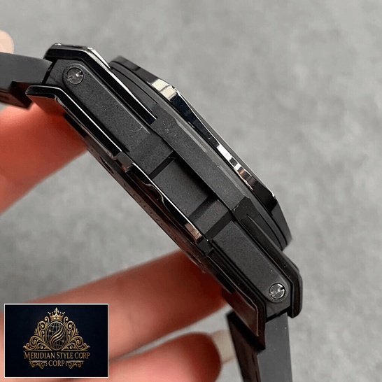 HUblot Big Bang Sang All Black Case Replica side view on the hand